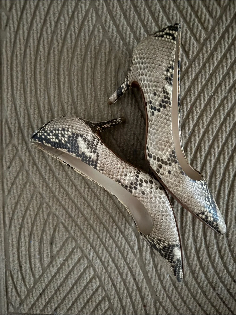 VTG COACH Snakeskin kitten heel pumps.  7.5. GREAT CONDITION
